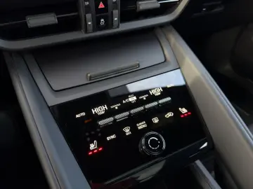 PORSCHE Macan 4   Abstandsregeltempostat   Sport Chrono