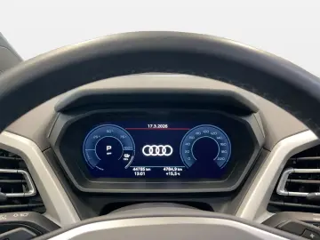 AUDI Q4 45 e-tron quattro AUT Fernlichtass. HUD Kam.