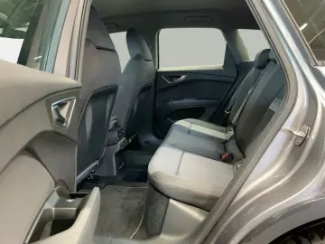 AUDI Q4 45 e-tron quattro AUT Fernlichtass. HUD Kam.