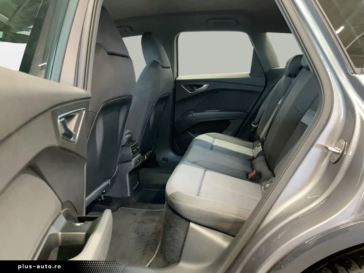 AUDI Q4 45 e-tron quattro AUT Fernlichtass. HUD Kam.