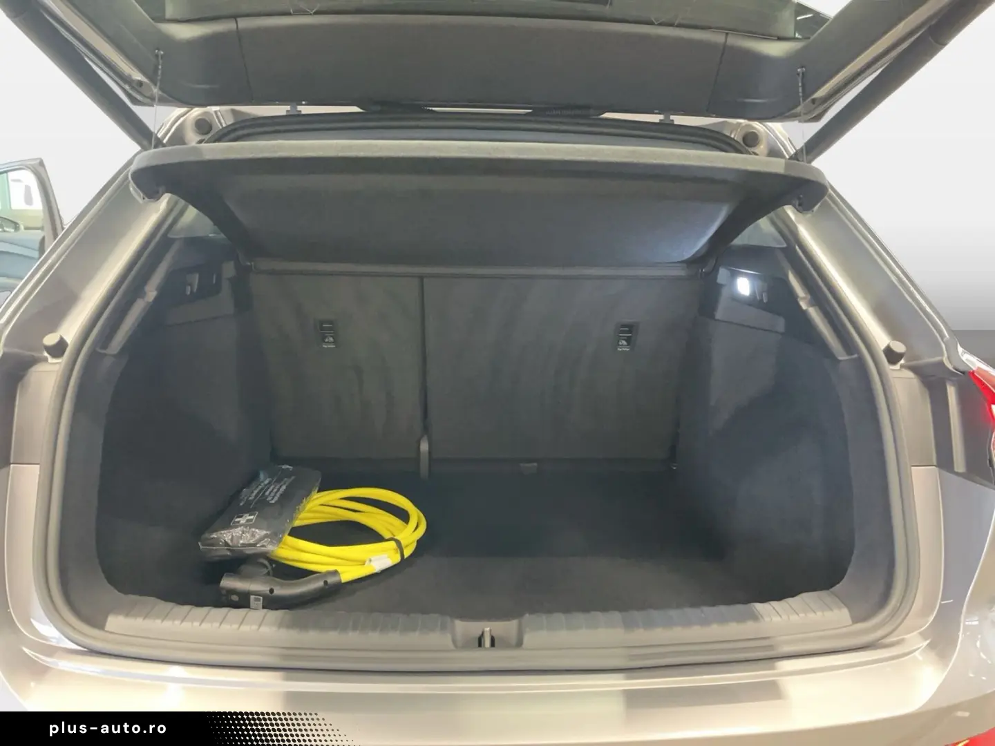 AUDI Q4 45 e-tron quattro AUT Fernlichtass. HUD Kam.