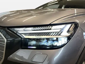 AUDI Q4 45 e-tron quattro AUT Fernlichtass. HUD Kam.