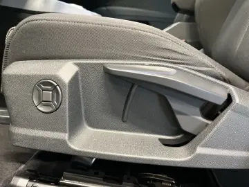 AUDI Q4 45 e-tron quattro AUT Fernlichtass. HUD Kam.