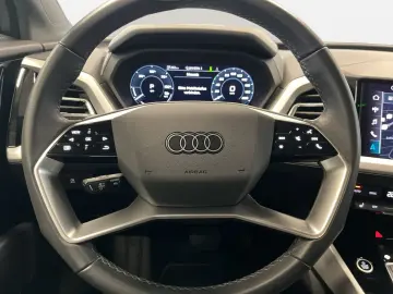 AUDI Q4 45 e-tron quattro AUT Fernlichtass. HUD Kam.