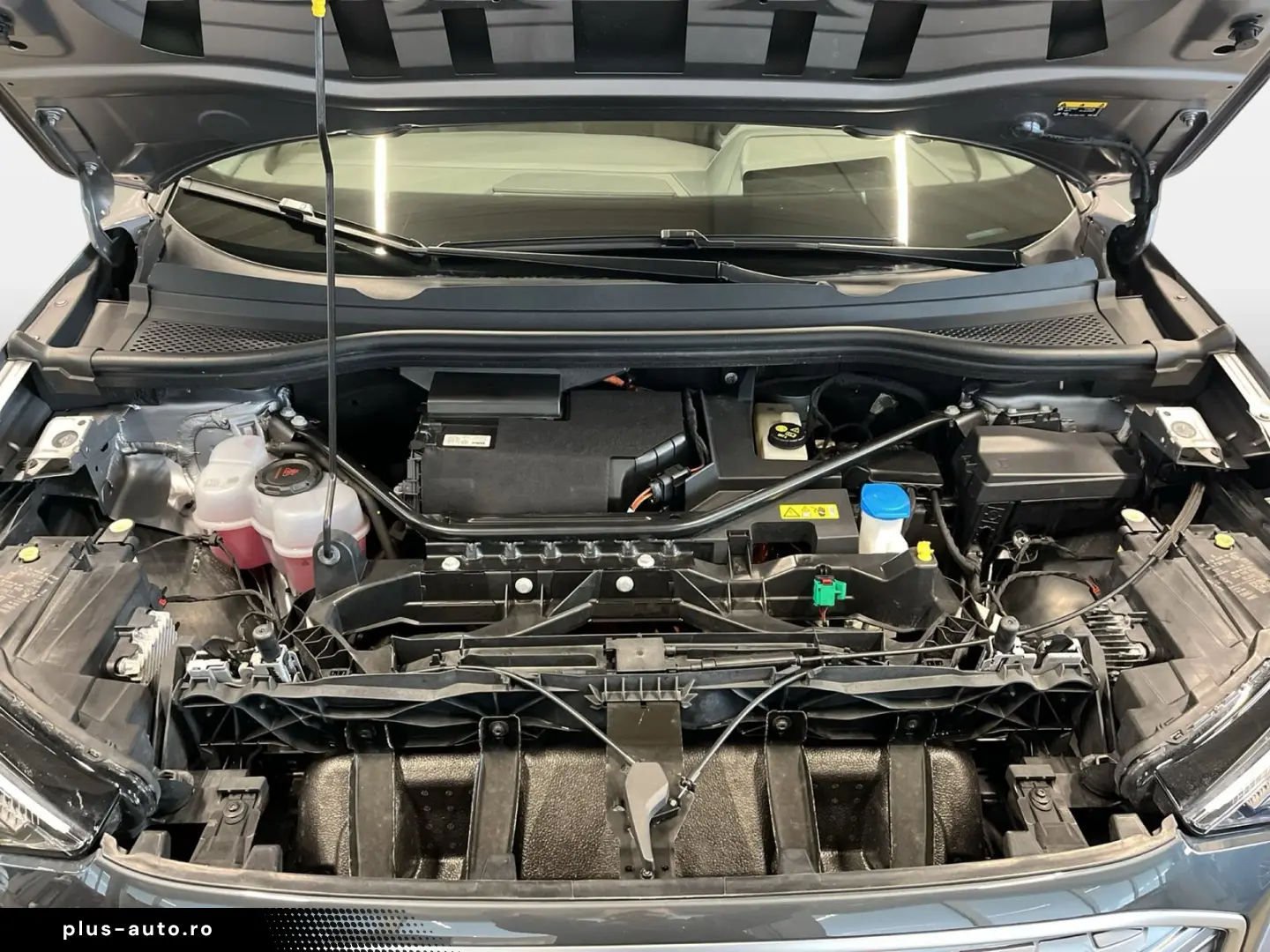 AUDI Q4 45 e-tron quattro AUT Fernlichtass. HUD Kam.