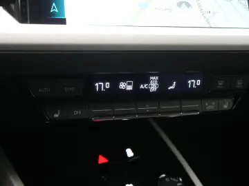 AUDI Q4 quattro NAVI VIRT ACC KAM SHZ CARPLAY LED PDC