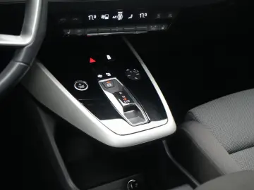 AUDI Q4 quattro NAVI VIRT ACC KAM SHZ CARPLAY LED PDC