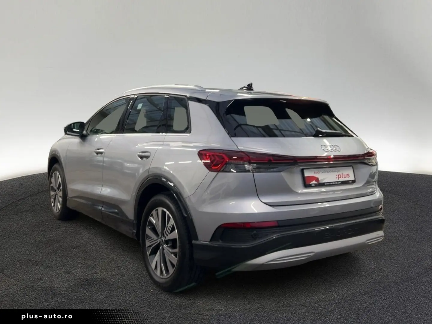 AUDI Q4 50 e-tron quattro 220 kW S line Navi