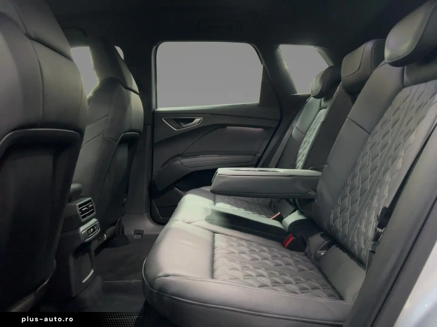 AUDI Q4 50 e-tron quattro 220 kW S line Navi