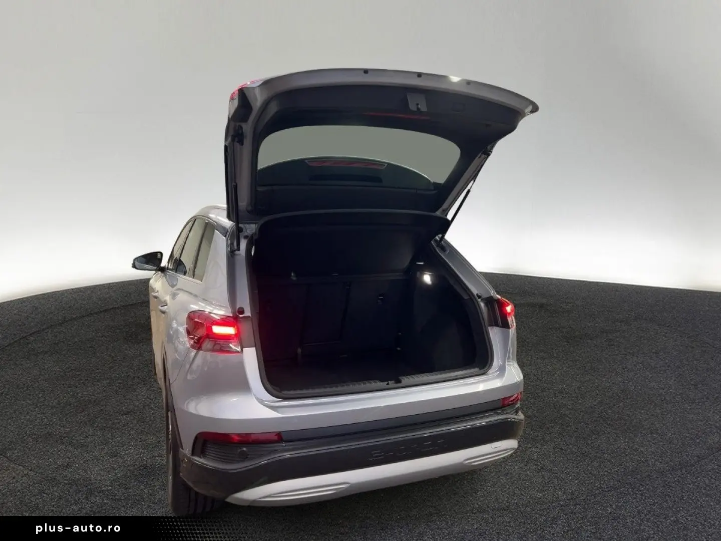 AUDI Q4 50 e-tron quattro 220 kW S line Navi