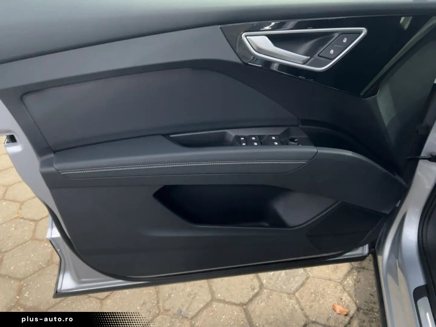 AUDI Q4 50 e-tron quattro 220 kW S line Navi