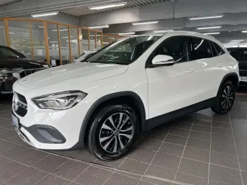 MERCEDES-BENZ GLA 250e Style LED HIGH Park-Paket Spiegel