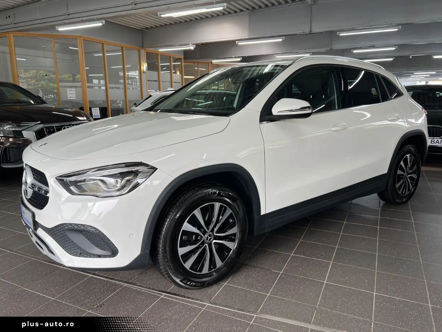MERCEDES-BENZ GLA 250e Style LED HIGH Park-Paket Spiegel