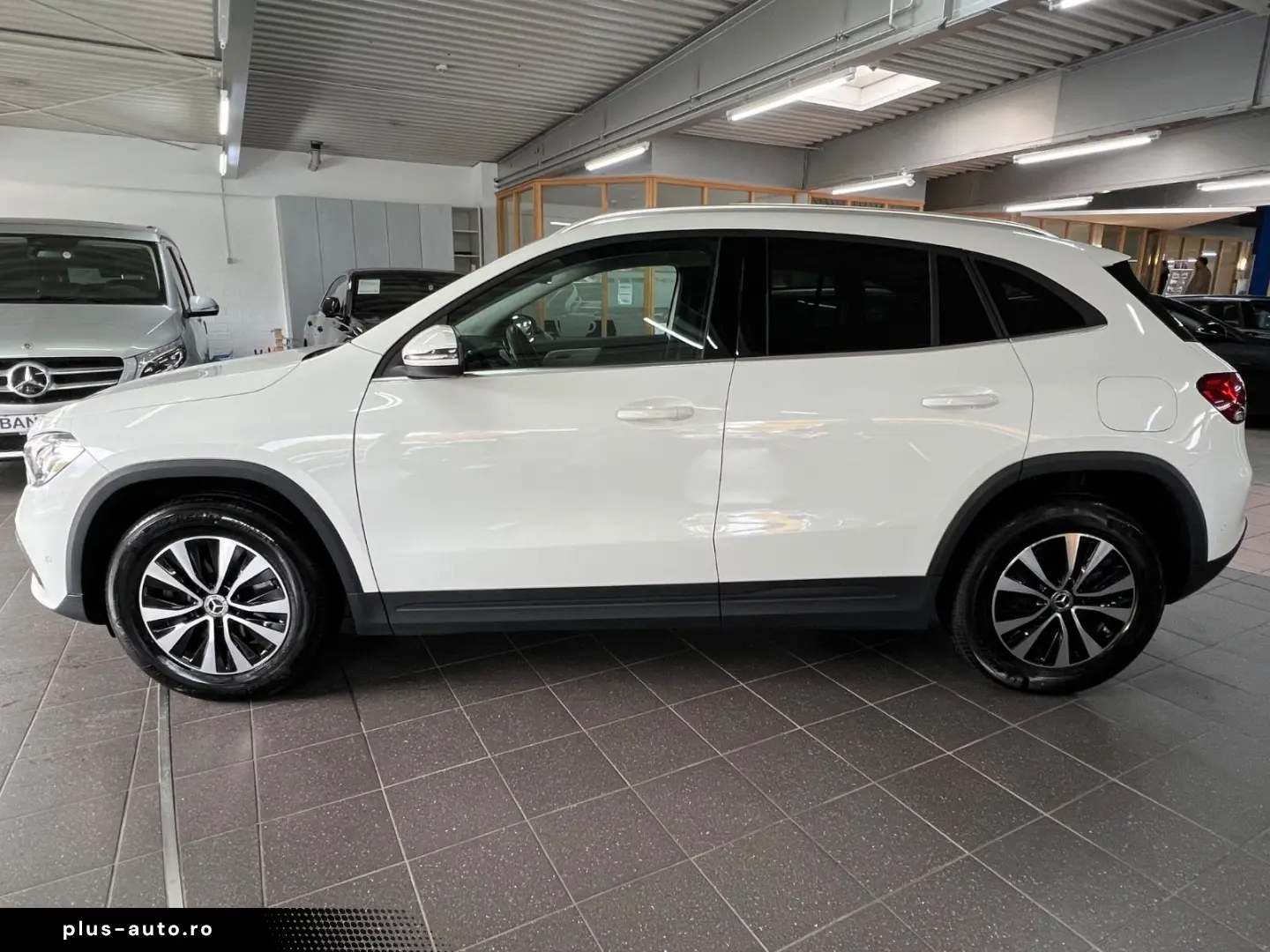 MERCEDES-BENZ GLA 250e Style LED HIGH Park-Paket Spiegel