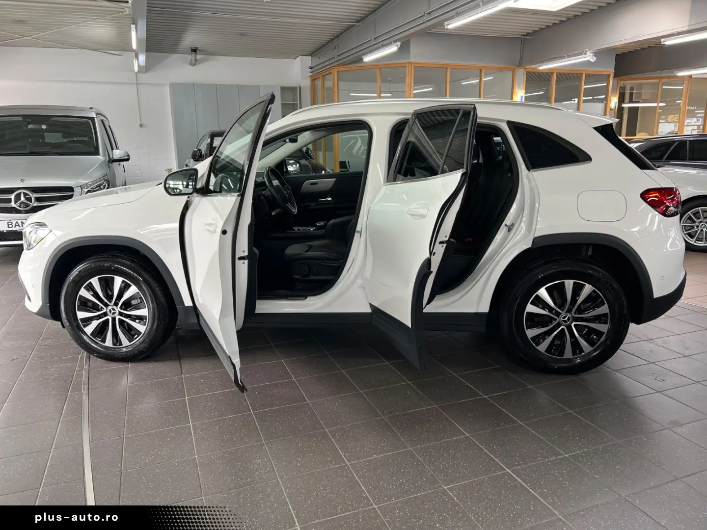 MERCEDES-BENZ GLA 250e Style LED HIGH Park-Paket Spiegel