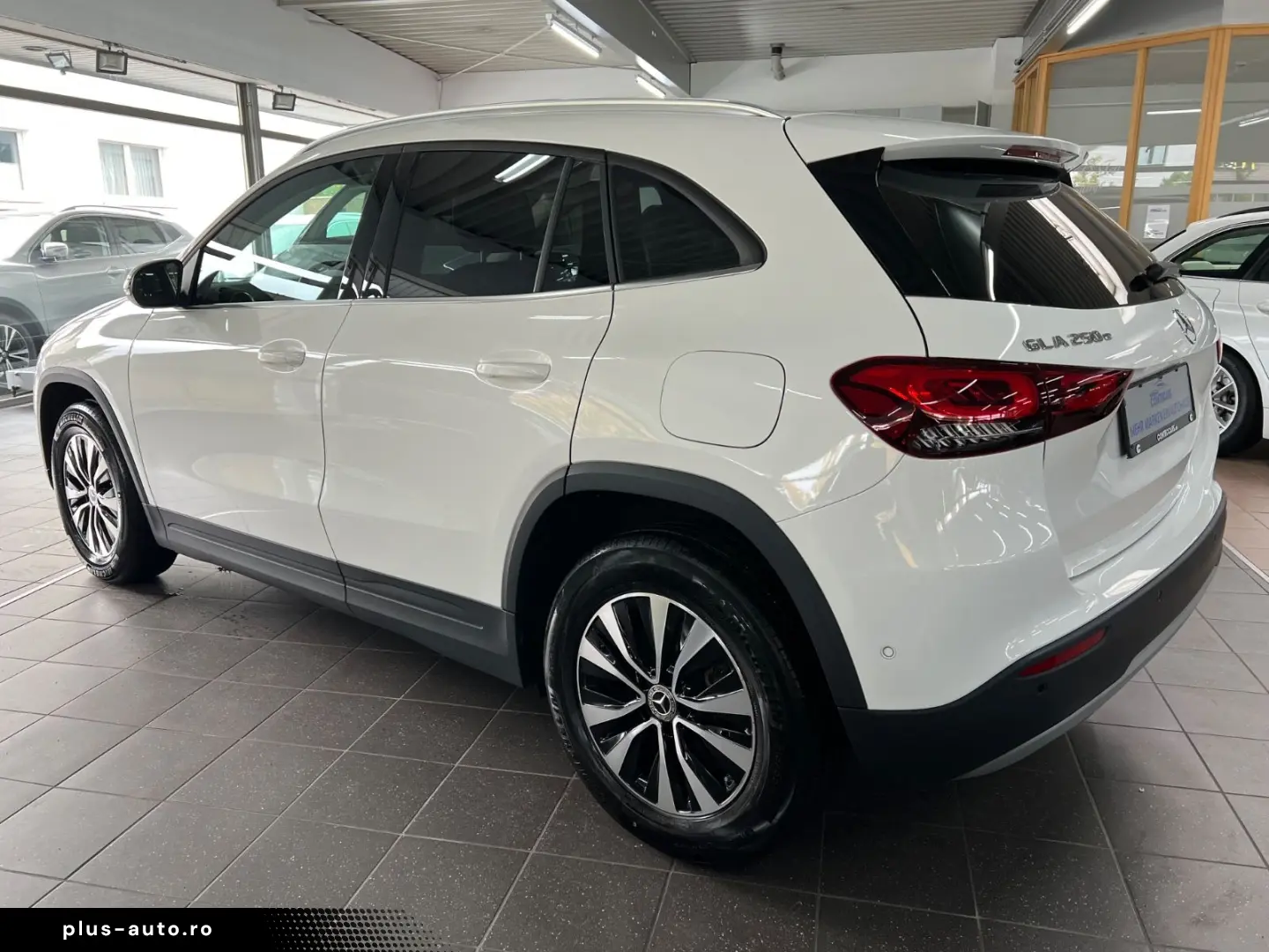 MERCEDES-BENZ GLA 250e Style LED HIGH Park-Paket Spiegel