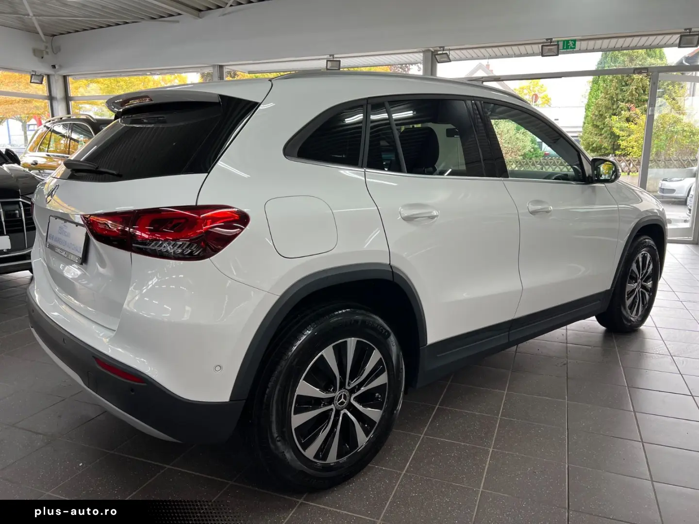 MERCEDES-BENZ GLA 250e Style LED HIGH Park-Paket Spiegel