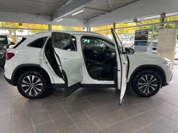MERCEDES-BENZ GLA 250e Style LED HIGH Park-Paket Spiegel