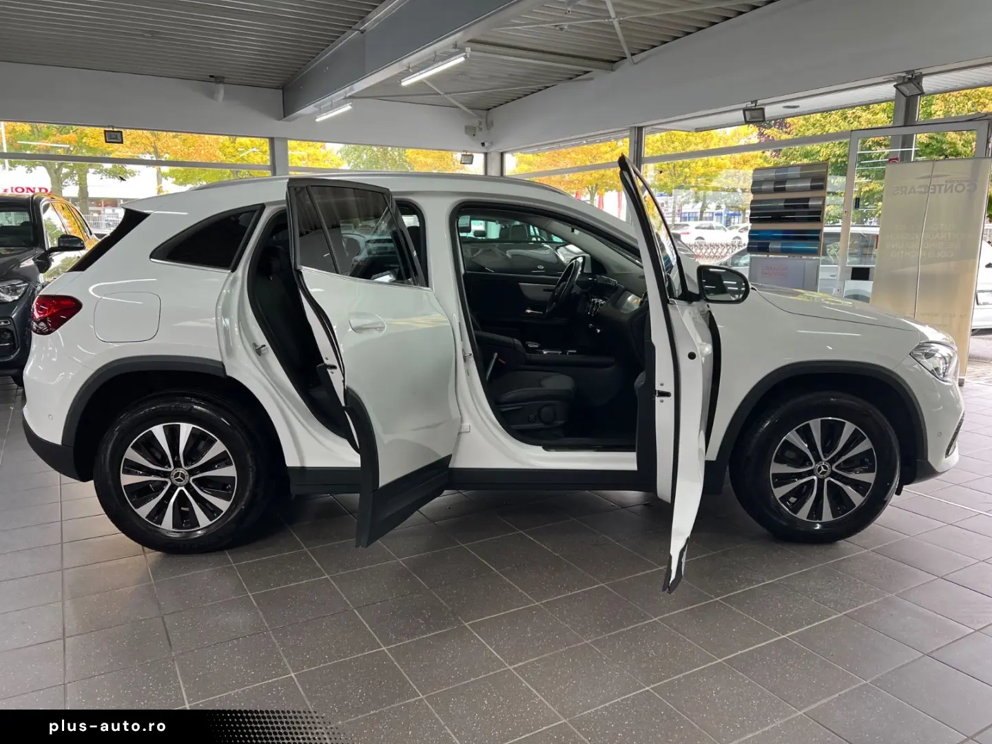 MERCEDES-BENZ GLA 250e Style LED HIGH Park-Paket Spiegel