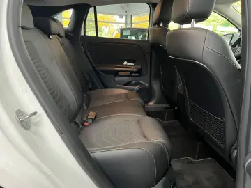 MERCEDES-BENZ GLA 250e Style LED HIGH Park-Paket Spiegel