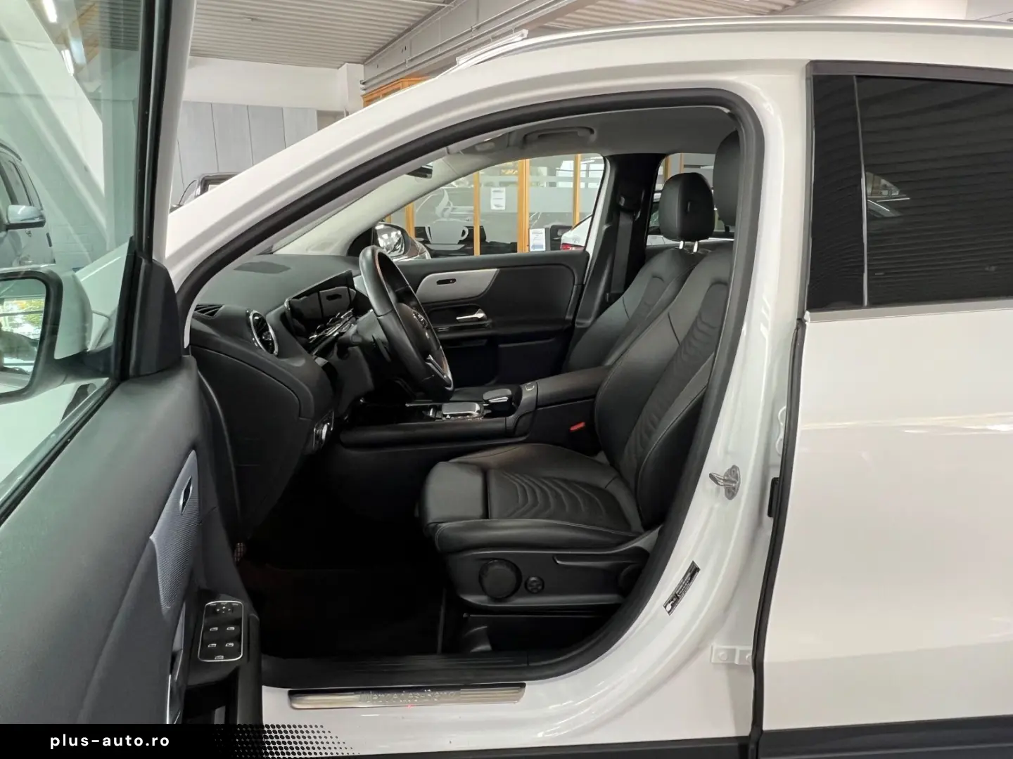 MERCEDES-BENZ GLA 250e Style LED HIGH Park-Paket Spiegel