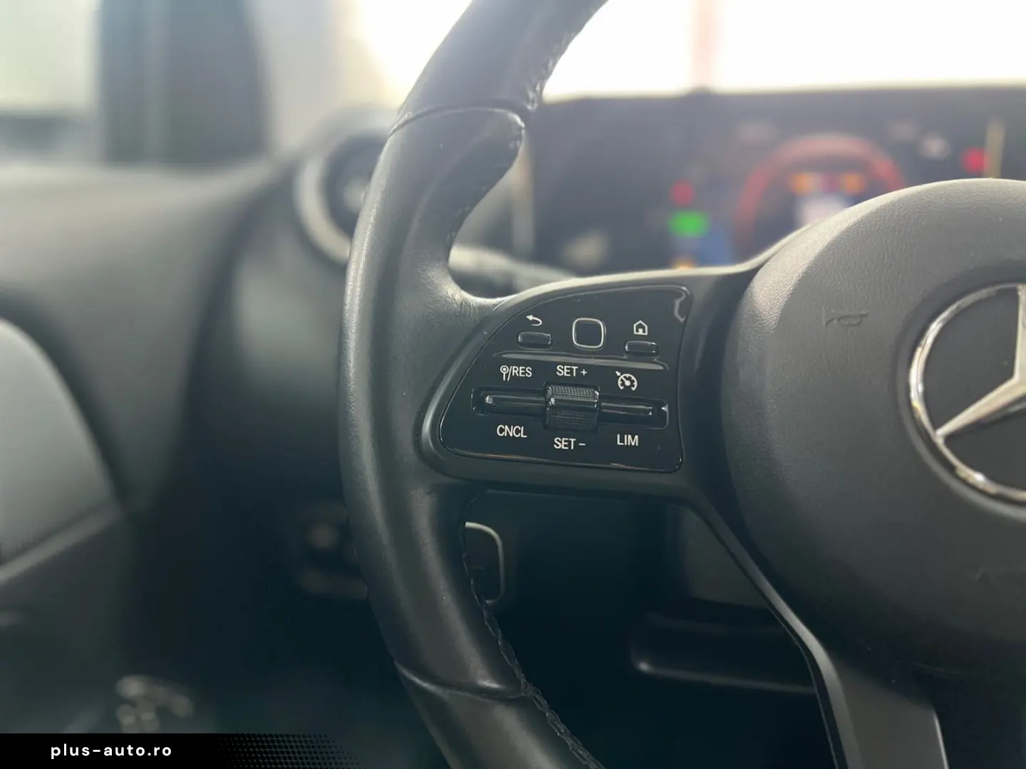 MERCEDES-BENZ GLA 250e Style LED HIGH Park-Paket Spiegel