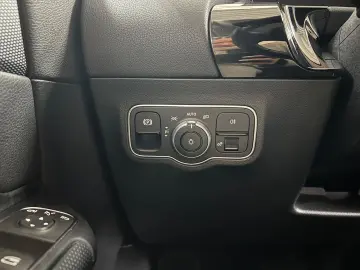 MERCEDES-BENZ GLA 250e Style LED HIGH Park-Paket Spiegel