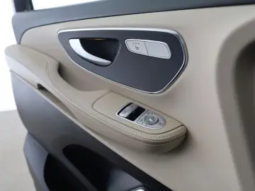 MERCEDES-BENZ V 300 d 4M Avantgarde Kompakt LED Leder 360