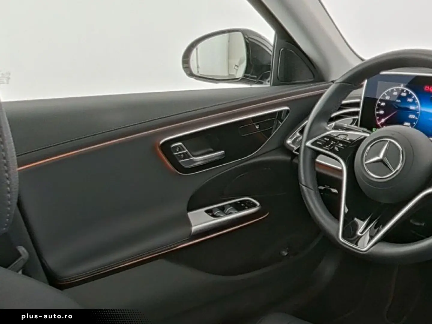 MERCEDES-BENZ E 300 e Avantgarde Superscreen Distron&hellip;