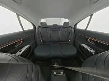 MERCEDES-BENZ E 300 e Avantgarde Superscreen Distron&hellip;