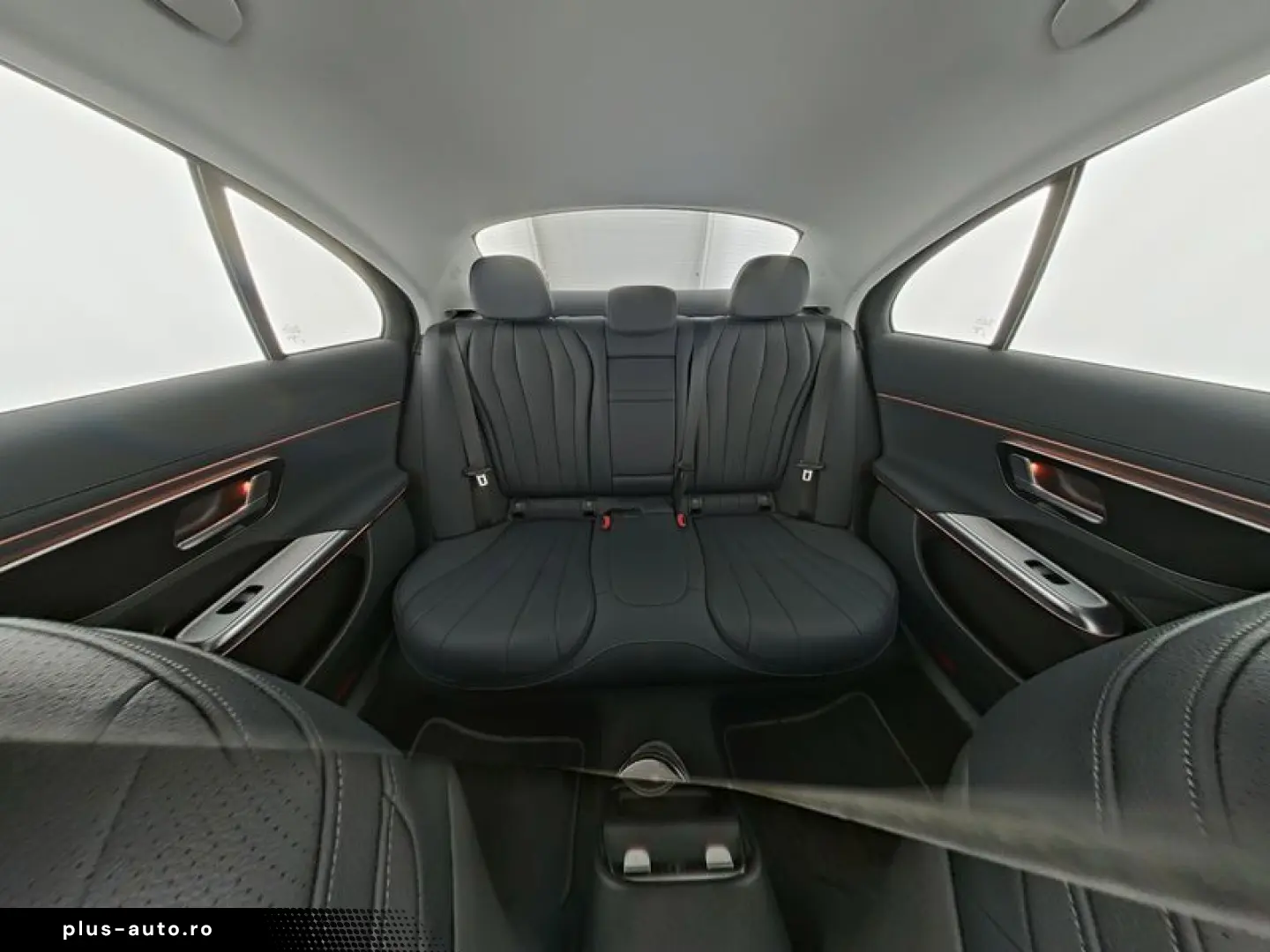 MERCEDES-BENZ E 300 e Avantgarde Superscreen Distron&hellip;