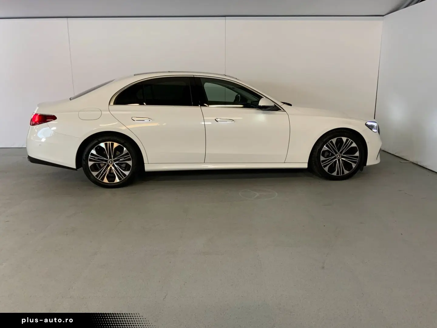 MERCEDES-BENZ E 200 AVANTGARDE Pano Burm4D 360  Superscreen