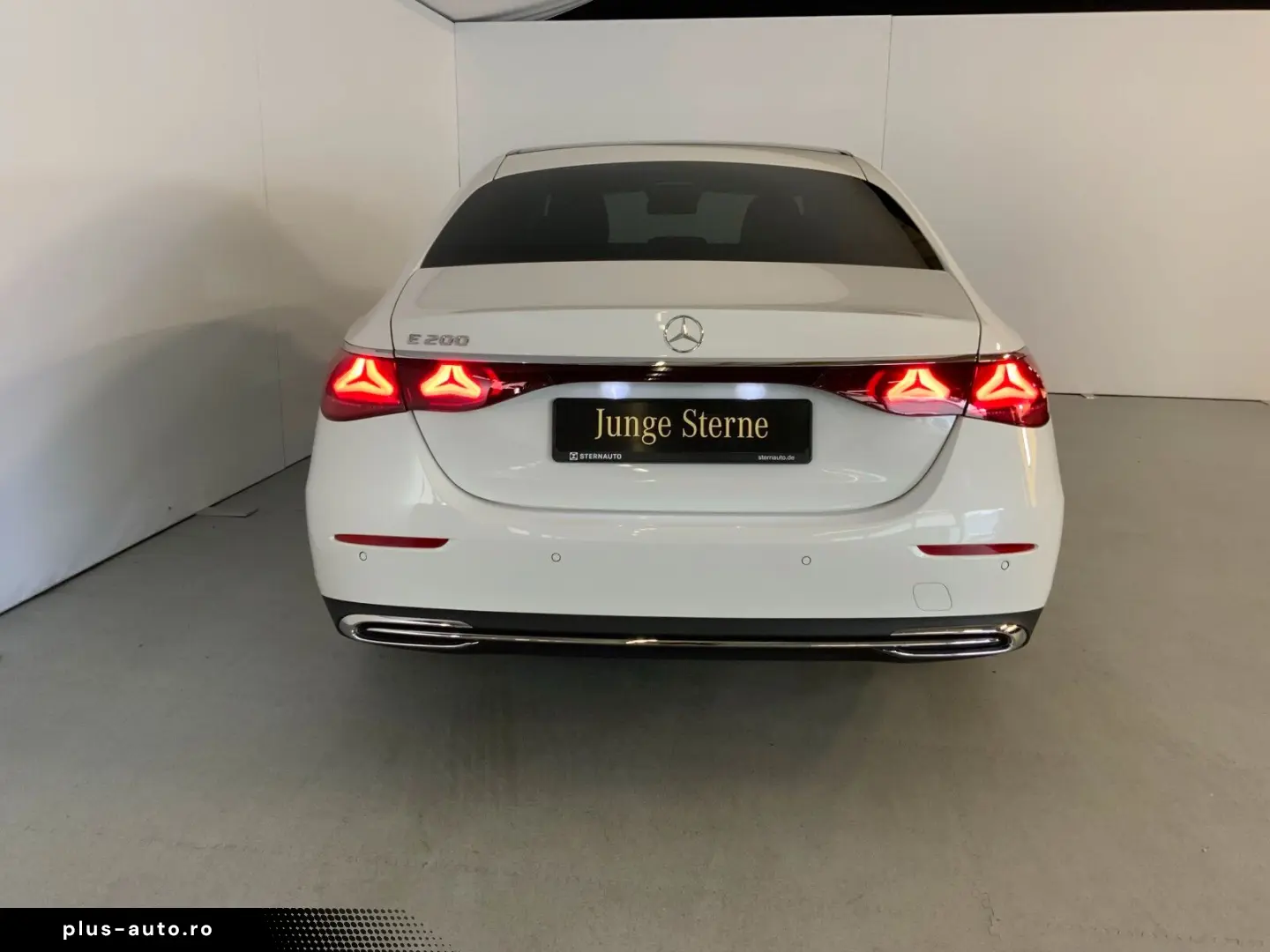 MERCEDES-BENZ E 200 AVANTGARDE Pano Burm4D 360  Superscreen