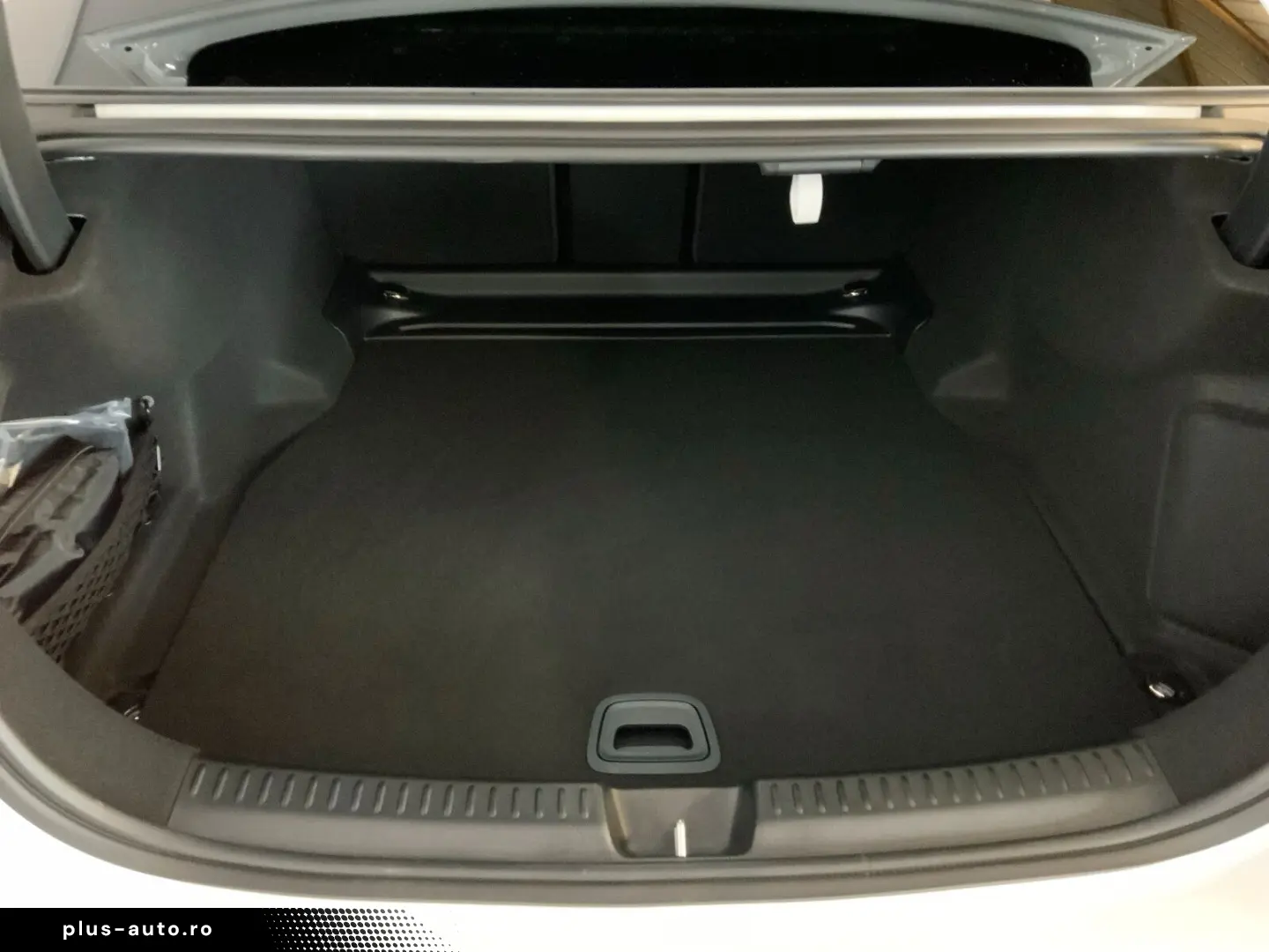 MERCEDES-BENZ E 200 AVANTGARDE Pano Burm4D 360  Superscreen