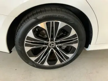 MERCEDES-BENZ E 200 AVANTGARDE Pano Burm4D 360  Superscreen