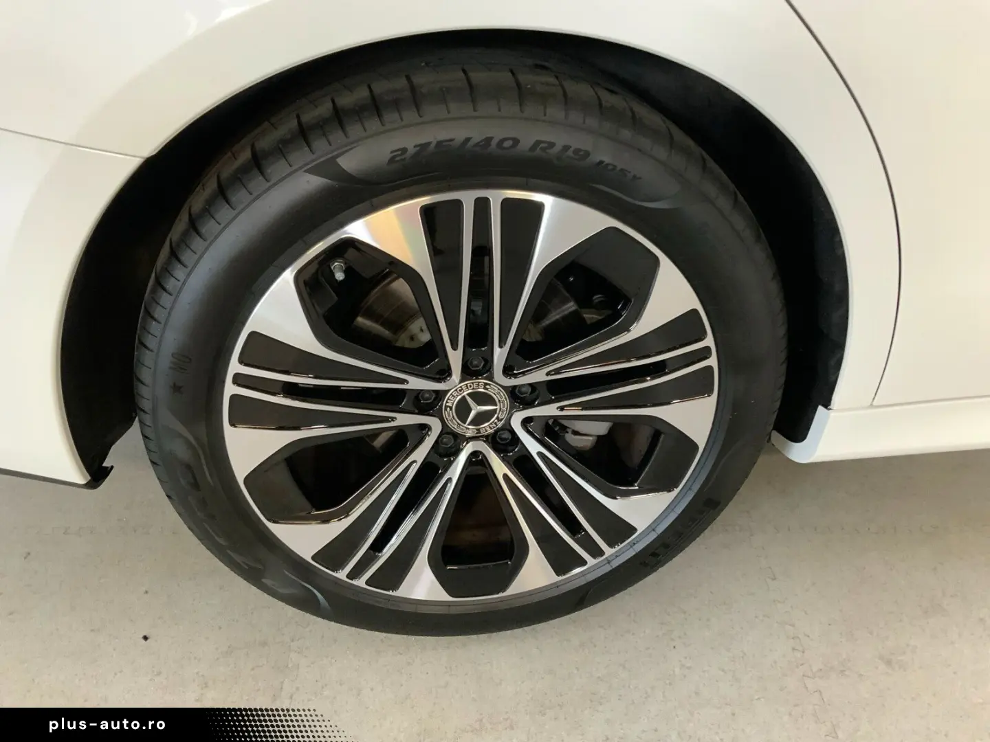 MERCEDES-BENZ E 200 AVANTGARDE Pano Burm4D 360  Superscreen