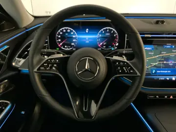 MERCEDES-BENZ E 200 AVANTGARDE Pano Burm4D 360  Superscreen