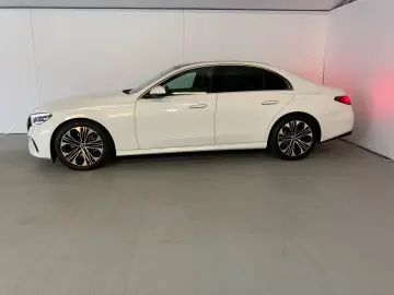 MERCEDES-BENZ E 200 AVANTGARDE Pano Burm4D 360  Superscreen