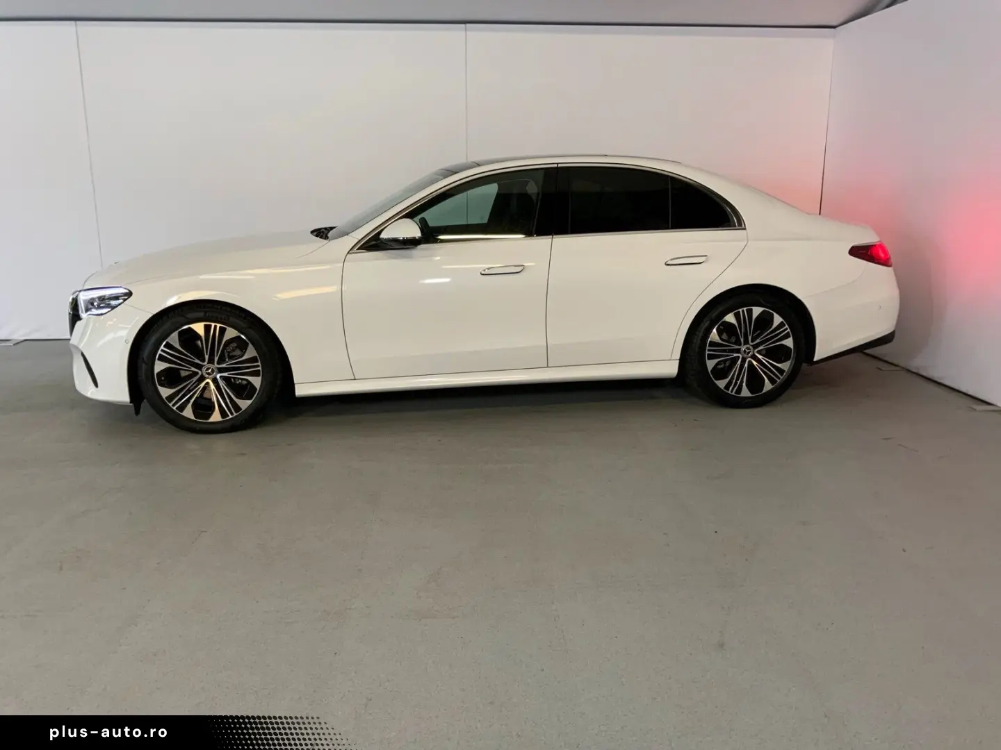 MERCEDES-BENZ E 200 AVANTGARDE Pano Burm4D 360  Superscreen