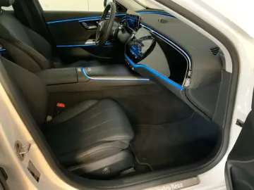 MERCEDES-BENZ E 200 AVANTGARDE Pano Burm4D 360  Superscreen