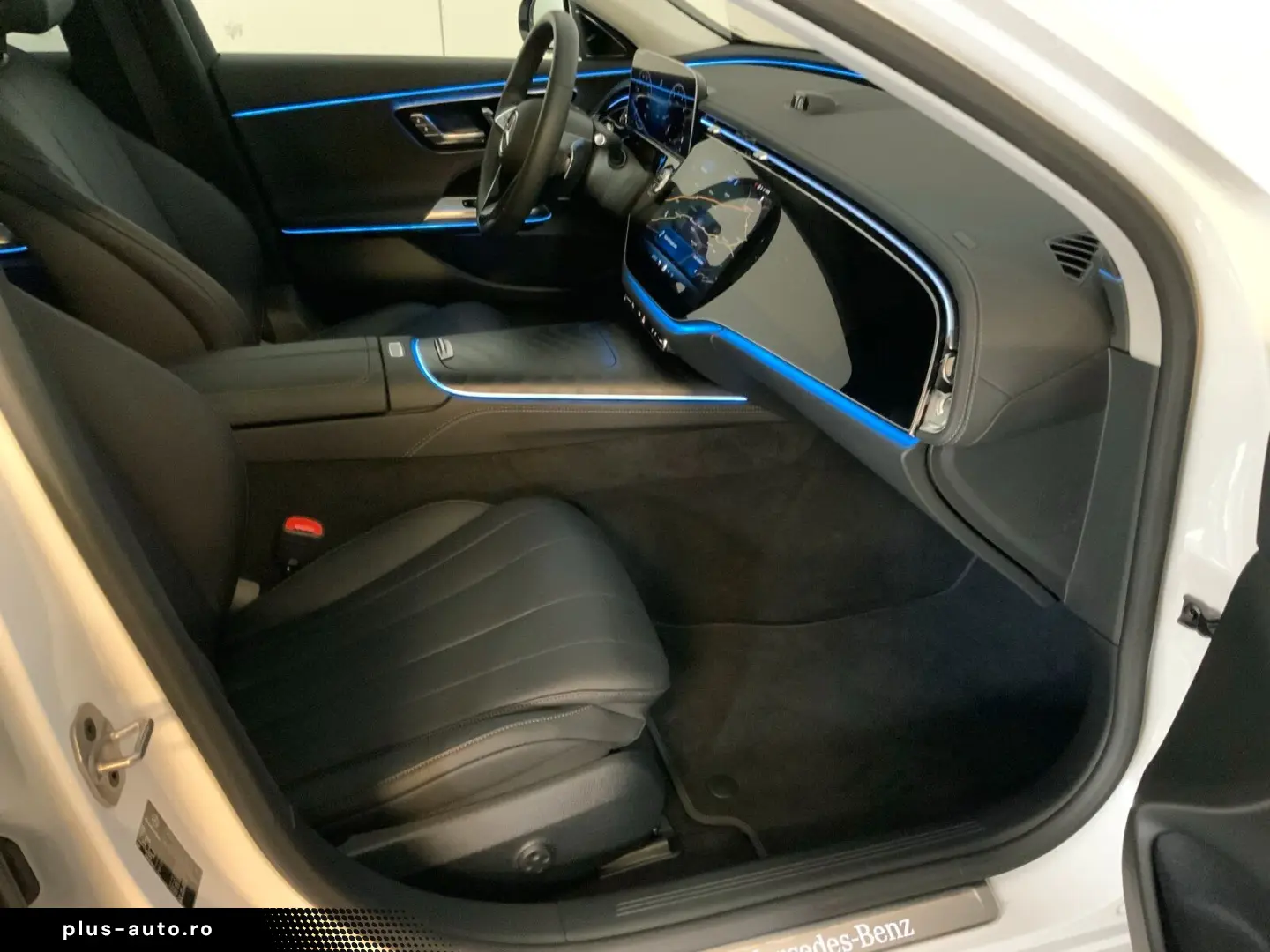 MERCEDES-BENZ E 200 AVANTGARDE Pano Burm4D 360  Superscreen