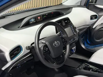 Toyota Prius 1.8 VVT-i Hybrid Lounge 5d