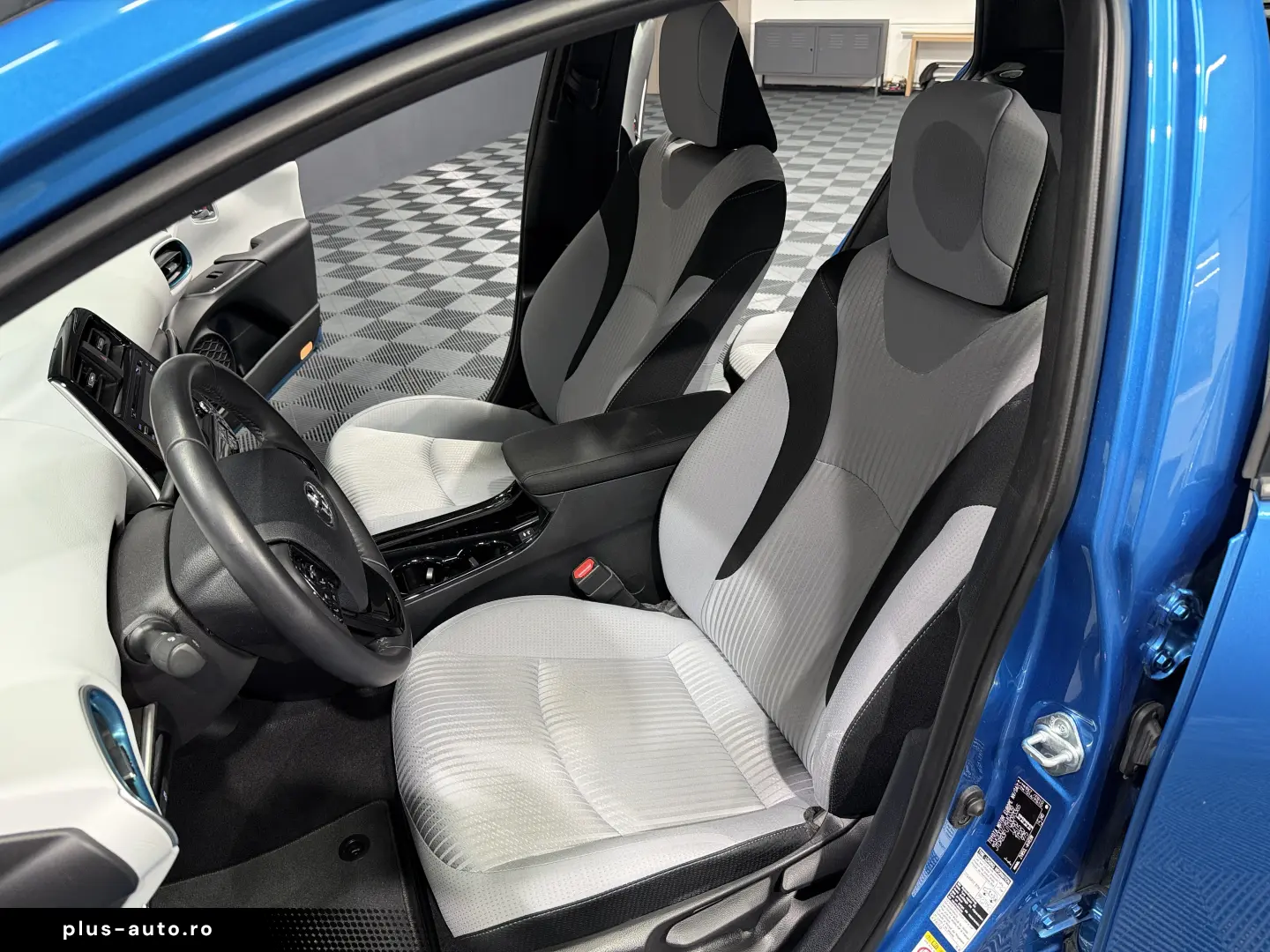 Toyota Prius 1.8 VVT-i Hybrid Lounge 5d