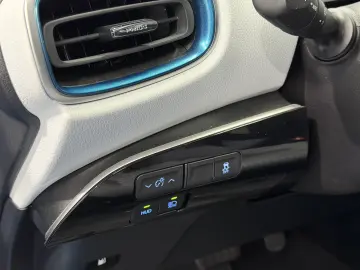 Toyota Prius 1.8 VVT-i Hybrid Lounge 5d