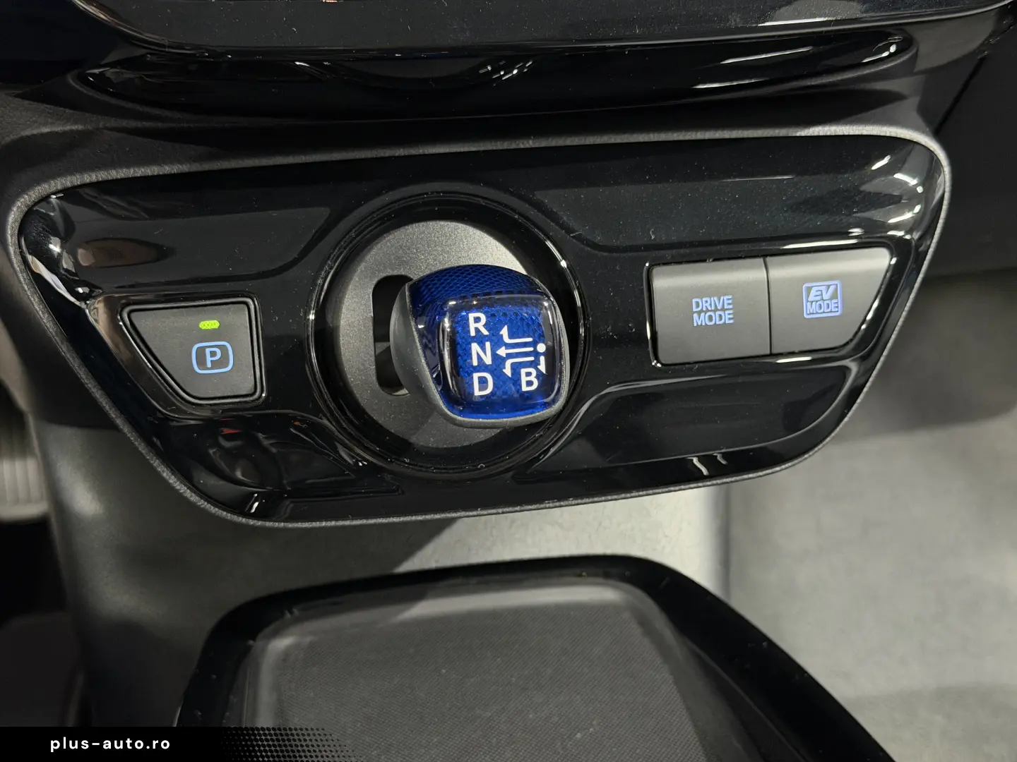 Toyota Prius 1.8 VVT-i Hybrid Lounge 5d