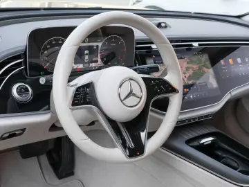 MERCEDES-BENZ E 220 d Avantgarde Super Beige LED Cam…