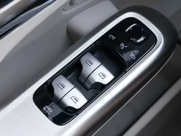 MERCEDES-BENZ E 220 d Avantgarde Super Beige LED Cam…
