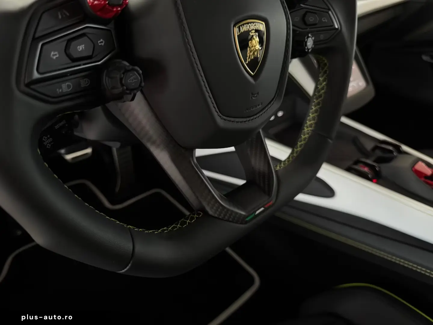 Lamborghini Revuelto  Carbon