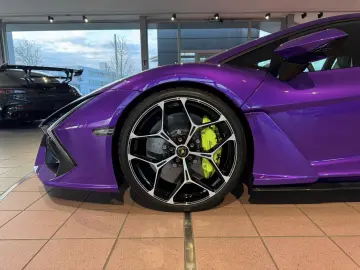 Lamborghini Revuelto  Carbon