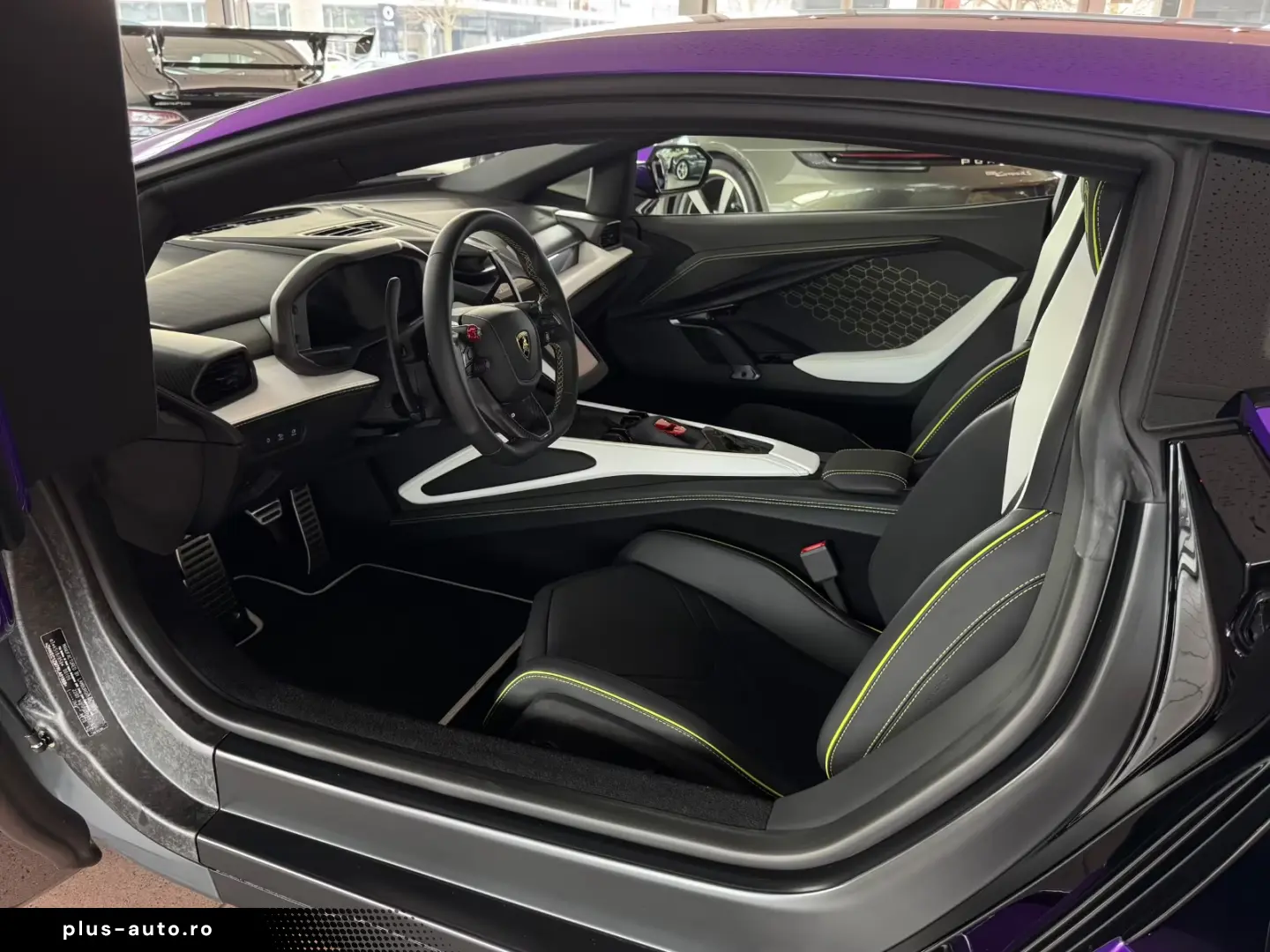 Lamborghini Revuelto  Carbon